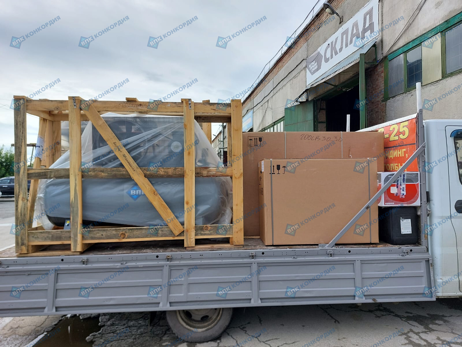 Отгрузка поршневых компрессоров Remeza СБ4/Ф-500.LT100/16-7,5 и Remeza СБ4/С-200.LB30-3.0 и ресиверов REMEZA РВ 500.11.00 в г. Новосибирск